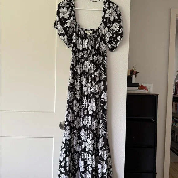 Rip Curl Black and White Floral Maxi Dress - Picture 1 of 4